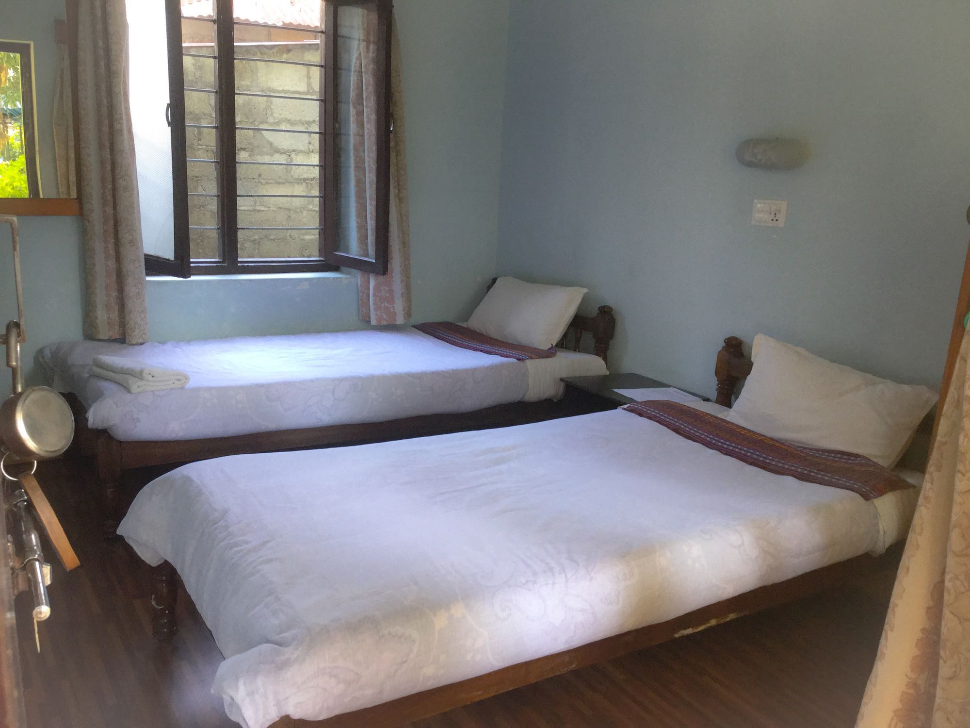 Yeti Guest House Покхара Екстер'єр фото